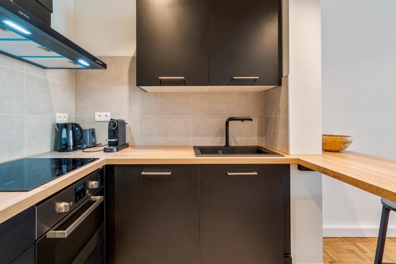 Fantastically Located Modern Apartment With Garage Available 奥斯滕德 外观 照片
